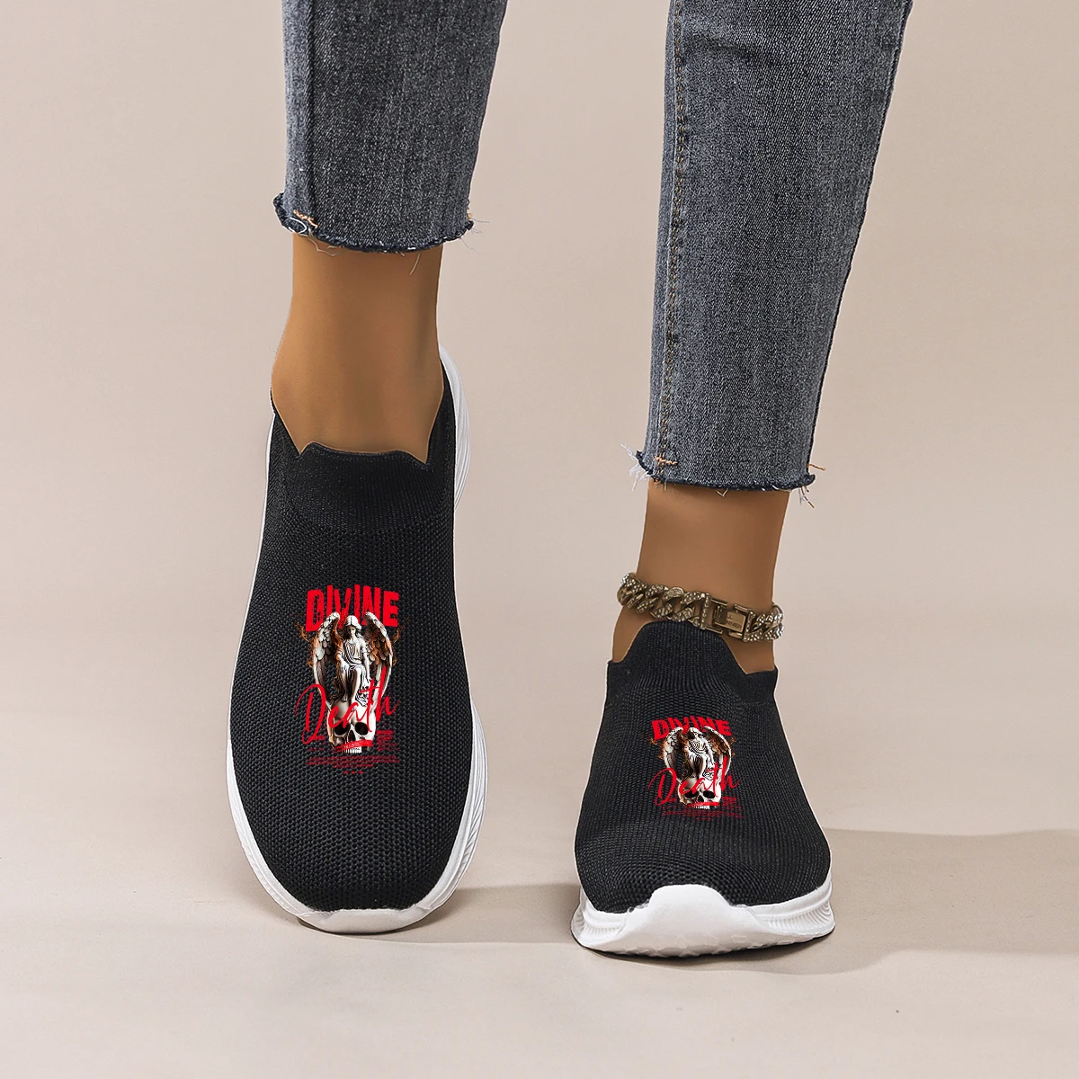 Женские черные повседневные кроссовки без шнуровки: дышащая сетка с графическим принтом. Легкий вес для прогулок, покупок и ежедневных поездок.
Женские черные повседневные кроссовки без шнуровки: дышащая сетка с графическим принтом. Легкий вес для прогулок, покупок и ежедневных поездок.