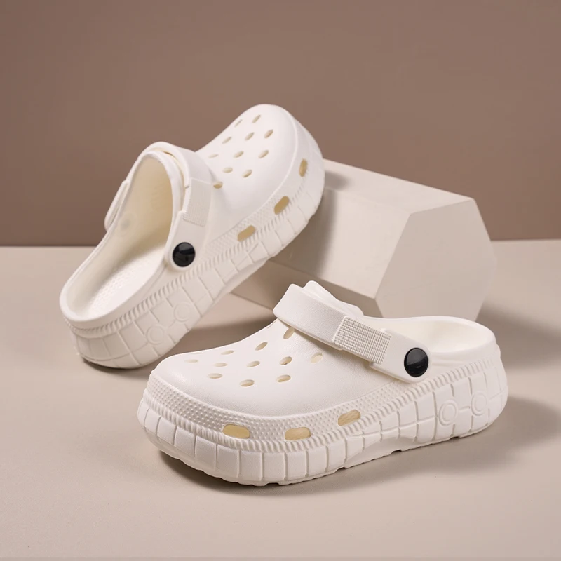 A pair of children's summer open-toe sandals, with soft and comfortable soles and a hole design on the bottom. QT-339
A pair of children's summer open-toe sandals, with soft and comfortable soles and a hole design on the bottom. QT-339