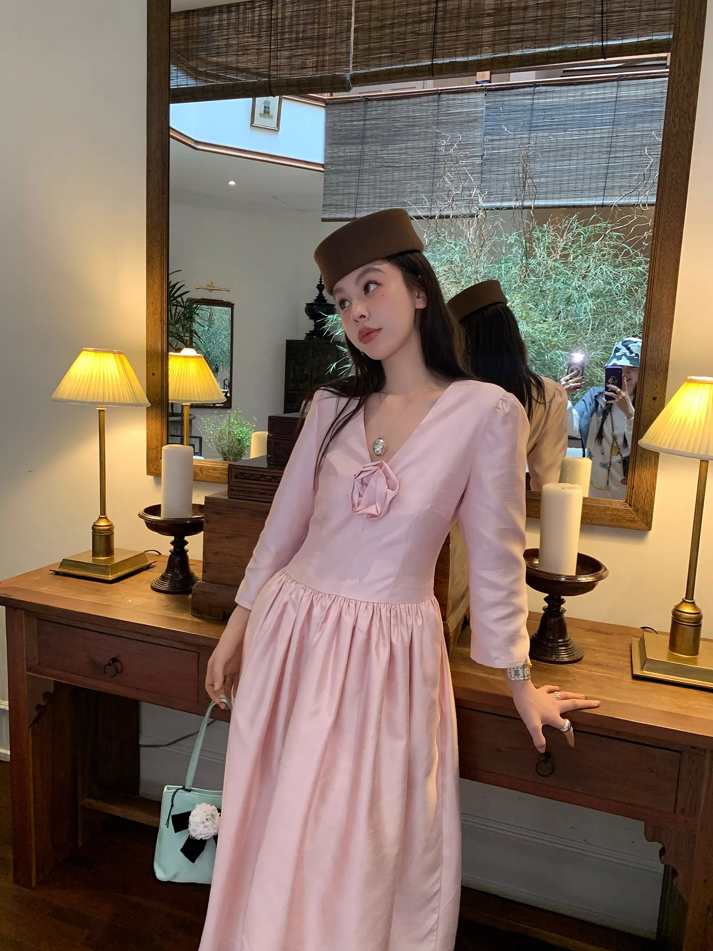 Romantic Date Pink Handmade Floral Satin Dress V-Neck 3/4 Sleeve H-Style Polyester Fiber Natural Waist Ladies Dress
Romantic Date Pink Handmade Floral Satin Dress V-Neck 3/4 Sleeve H-Style Polyester Fiber Natural Waist Ladies Dress