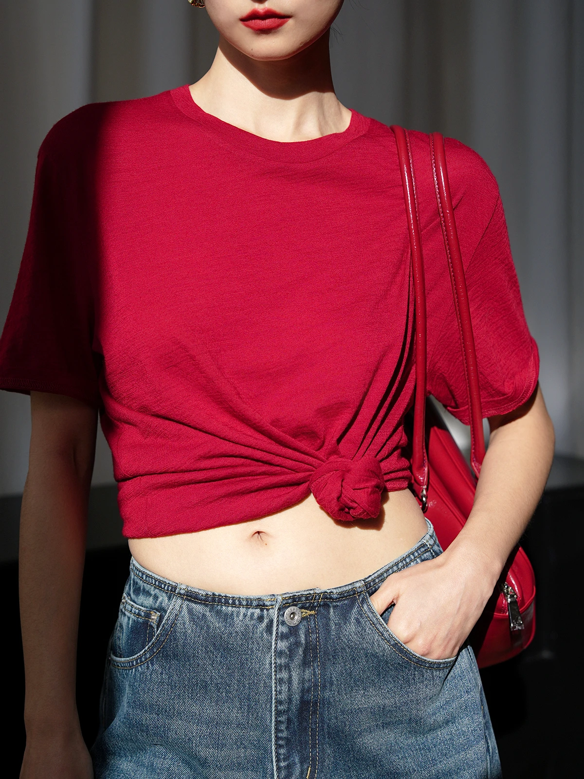 LemonChen Spring ential Knitted Wool ort Sve T-irt Micro Pleat round Ne Basic Sle Casual Stand Fit Ladies Top
LemonChen Spring ential Knitted Wool ort Sve T-irt Micro Pleat round Ne Basic Sle Casual Stand Fit Ladies Top