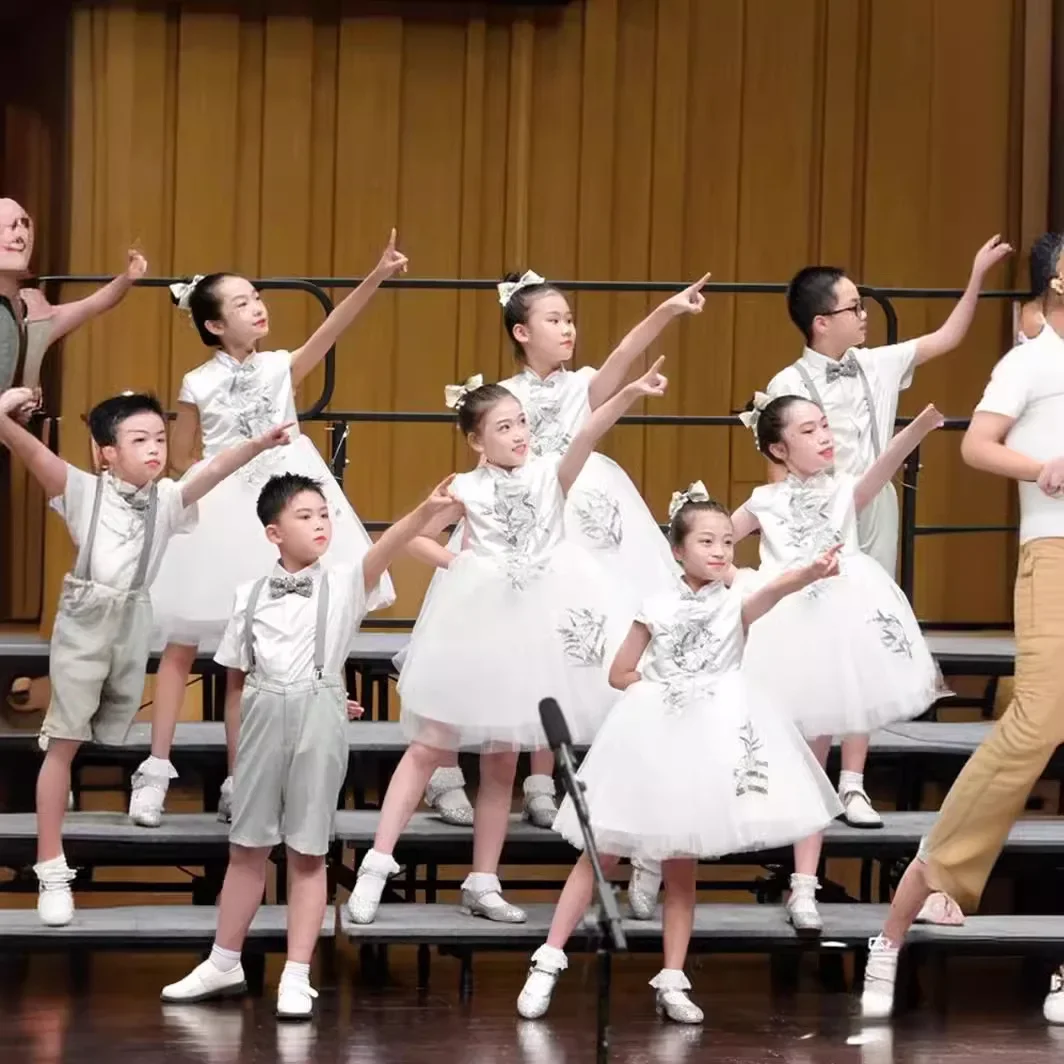 Children's choir attire, boys and girls' formal attire, performance attire, primary and secondary school students' gauze skirts,
Children's choir attire, boys and girls' formal attire, performance attire, primary and secondary school students' gauze skirts,