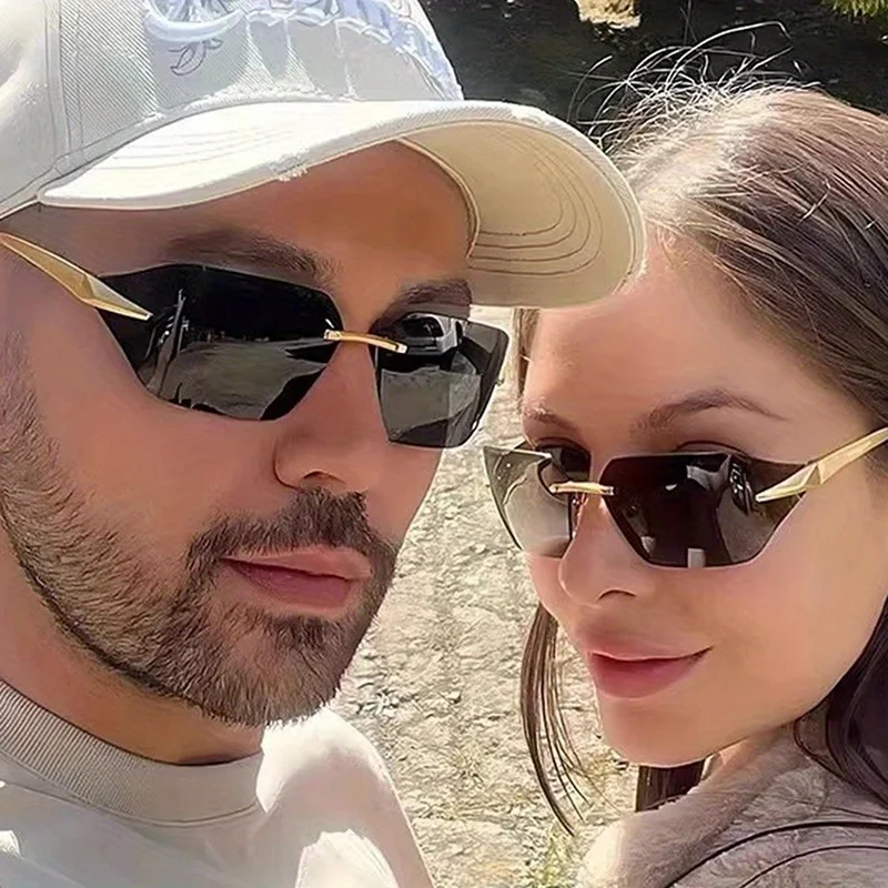 Frameless bends, high-end luxury men's glasses, fashionable curved lenses, glass material
Frameless bends, high-end luxury men's glasses, fashionable curved lenses, glass material