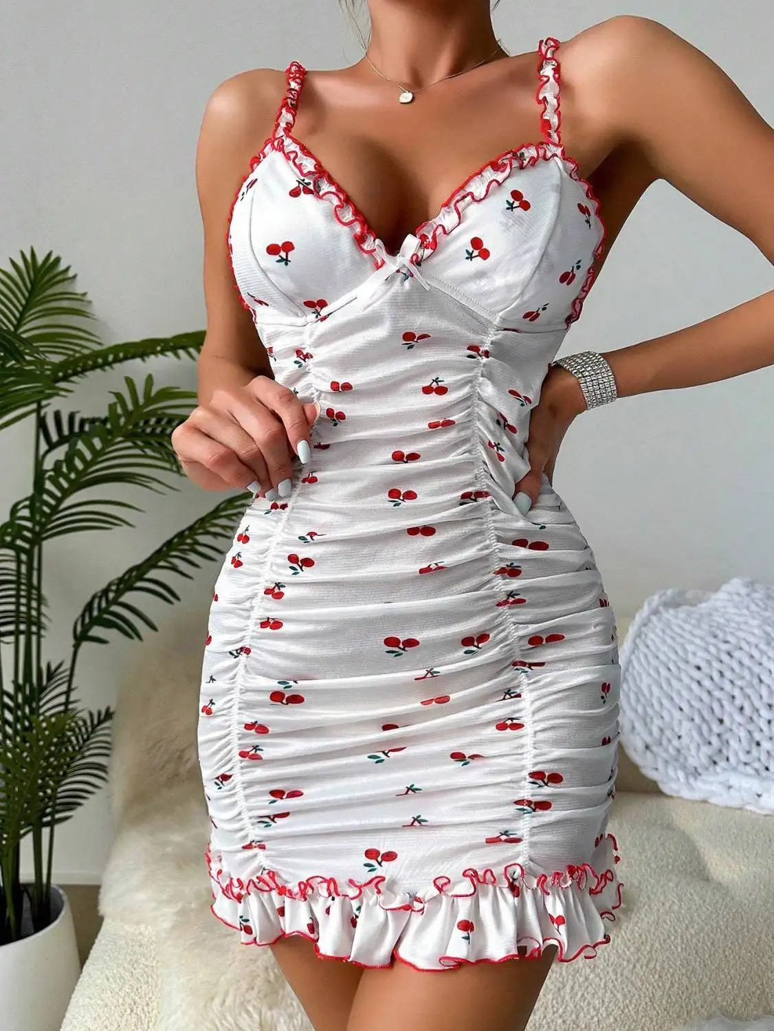 2025 Women Sexy Home Suspender Nightgown Summer V-Neck Ruffle Decoration Cherry Print Waist Bag Hip Tight Fitting Nightgown
2025 Women Sexy Home Suspender Nightgown Summer V-Neck Ruffle Decoration Cherry Print Waist Bag Hip Tight Fitting Nightgown