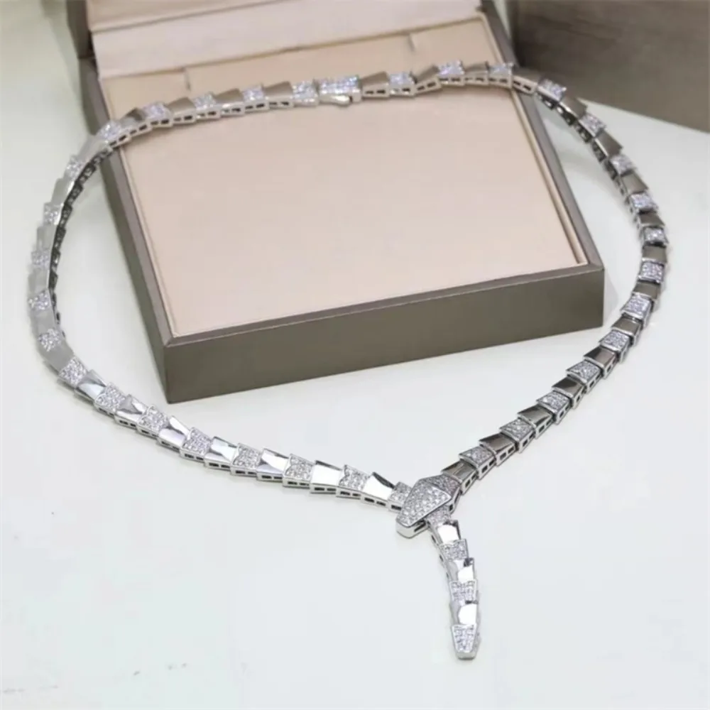 Новое ожерелье 2025 года, роскошный подарок для женщин и девочек, элегантное шикарное праздничное рождественское ожерелье
Новое ожерелье 2025 года, роскошный подарок для женщин и девочек, элегантное шикарное праздничное рождественское ожерелье