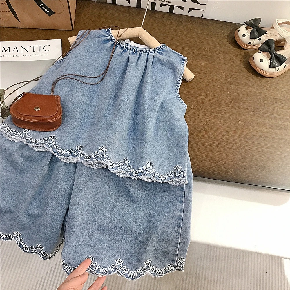 Новый летний комплект для девочек 1-9 лет: милый джинсовый топ на бретельках и шорты, 2 предмета, в корейском стиле, повседневный наряд для роста 90-140 см
Новый летний комплект для девочек 1-9 лет: милый джинсовый топ на бретельках и шорты, 2 предмета, в корейском стиле, повседневный наряд для роста 90-140 см