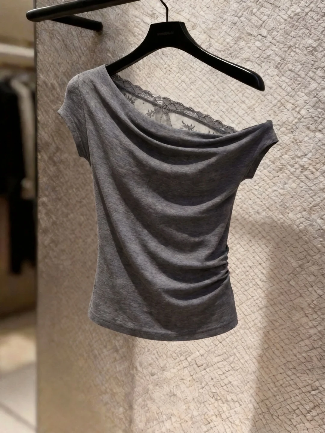 Fashionable Lace Splice Short Sleeve T-Shirt Women's Design Sensual Shoulder Baring Trendy Top Korean Style Commute Silk
Fashionable Lace Splice Short Sleeve T-Shirt Women's Design Sensual Shoulder Baring Trendy Top Korean Style Commute Silk