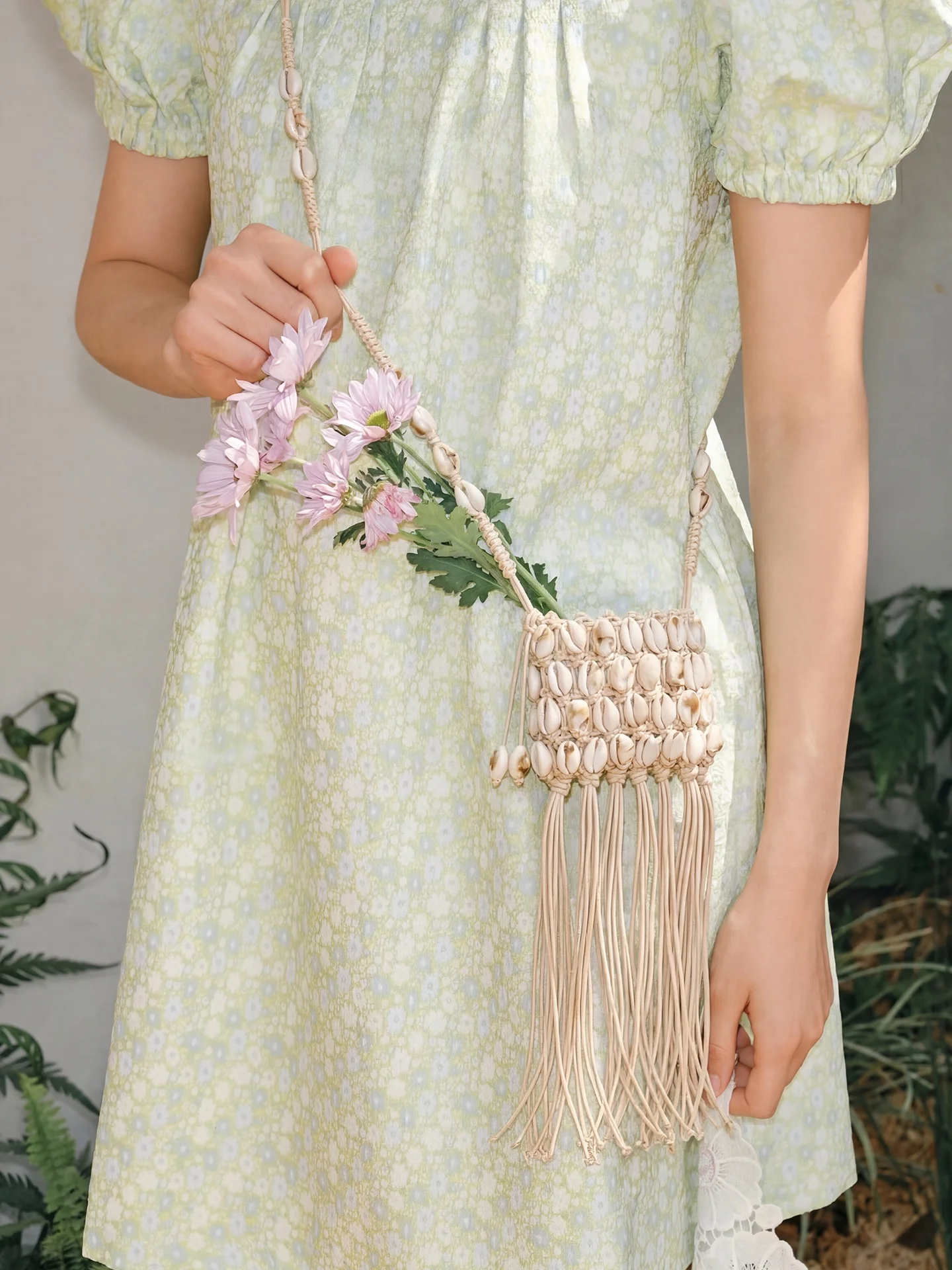 Bohemian Style Shaped Shoulder Bag for Women Vacation Crossbody Purse Tassel Trim Lipstick Holder Soft Handbag
Bohemian Style Shaped Shoulder Bag for Women Vacation Crossbody Purse Tassel Trim Lipstick Holder Soft Handbag