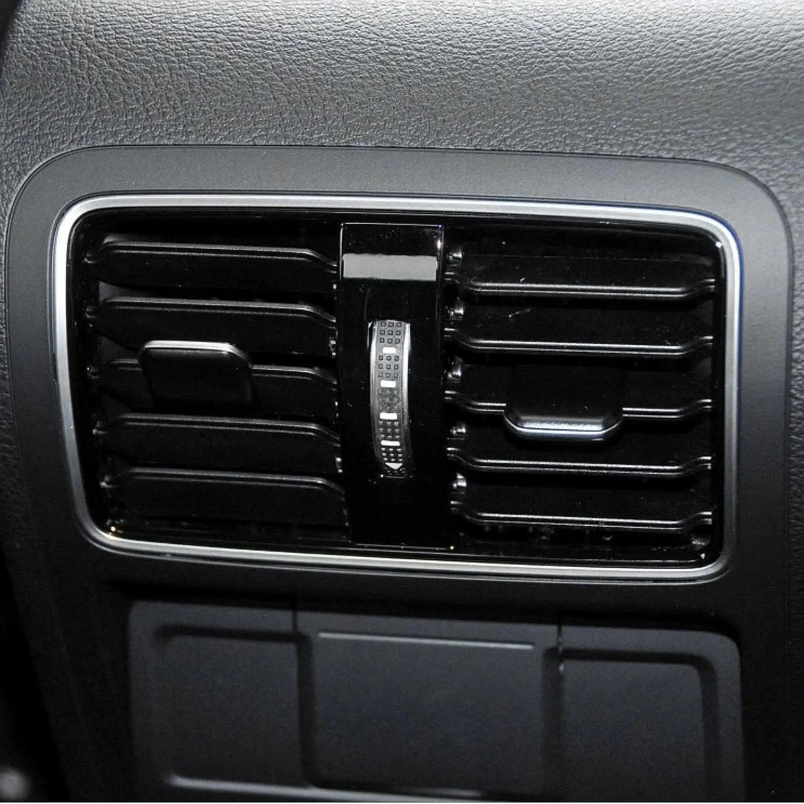 Задний выпускной вентиляционный блок кондиционера Простая установка 3CD819203 Воздухоотводчик в подлокотнике
Задний выпускной вентиляционный блок кондиционера Простая установка 3CD819203 Воздухоотводчик в подлокотнике