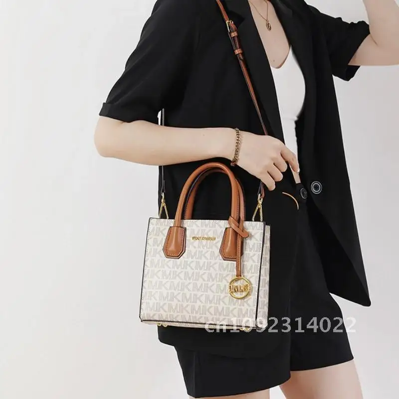 New Fashion Women's Tote Crossbody Trend Brand Retro Printed Quality High Luxury Bag Bag Shoulder Bag Designer Classic Handbag
New Fashion Women's Tote Crossbody Trend Brand Retro Printed Quality High Luxury Bag Bag Shoulder Bag Designer Classic Handbag