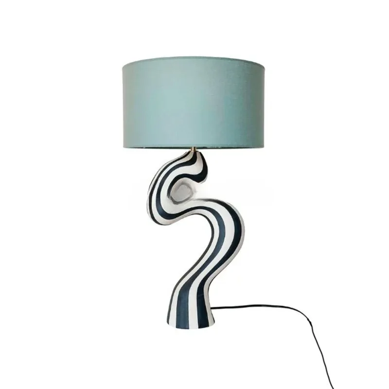 Modern light luxury designer abstract geometric creative desk lamp
Modern light luxury designer abstract geometric creative desk lamp