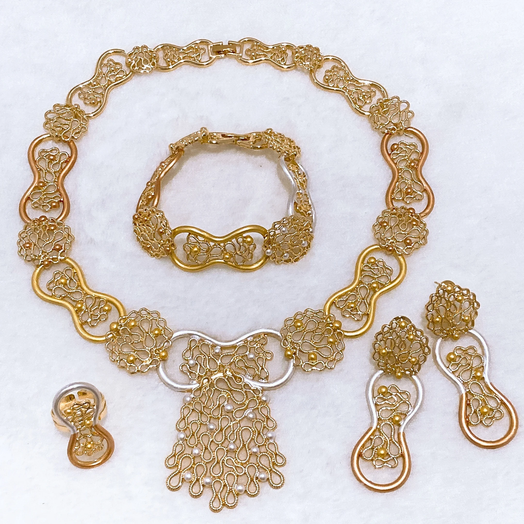 Fashion Women's Jewelry Set Hot Selling Brazilian Gold Colour Big Jewellery
Fashion Women's Jewelry Set Hot Selling Brazilian Gold Colour Big Jewellery