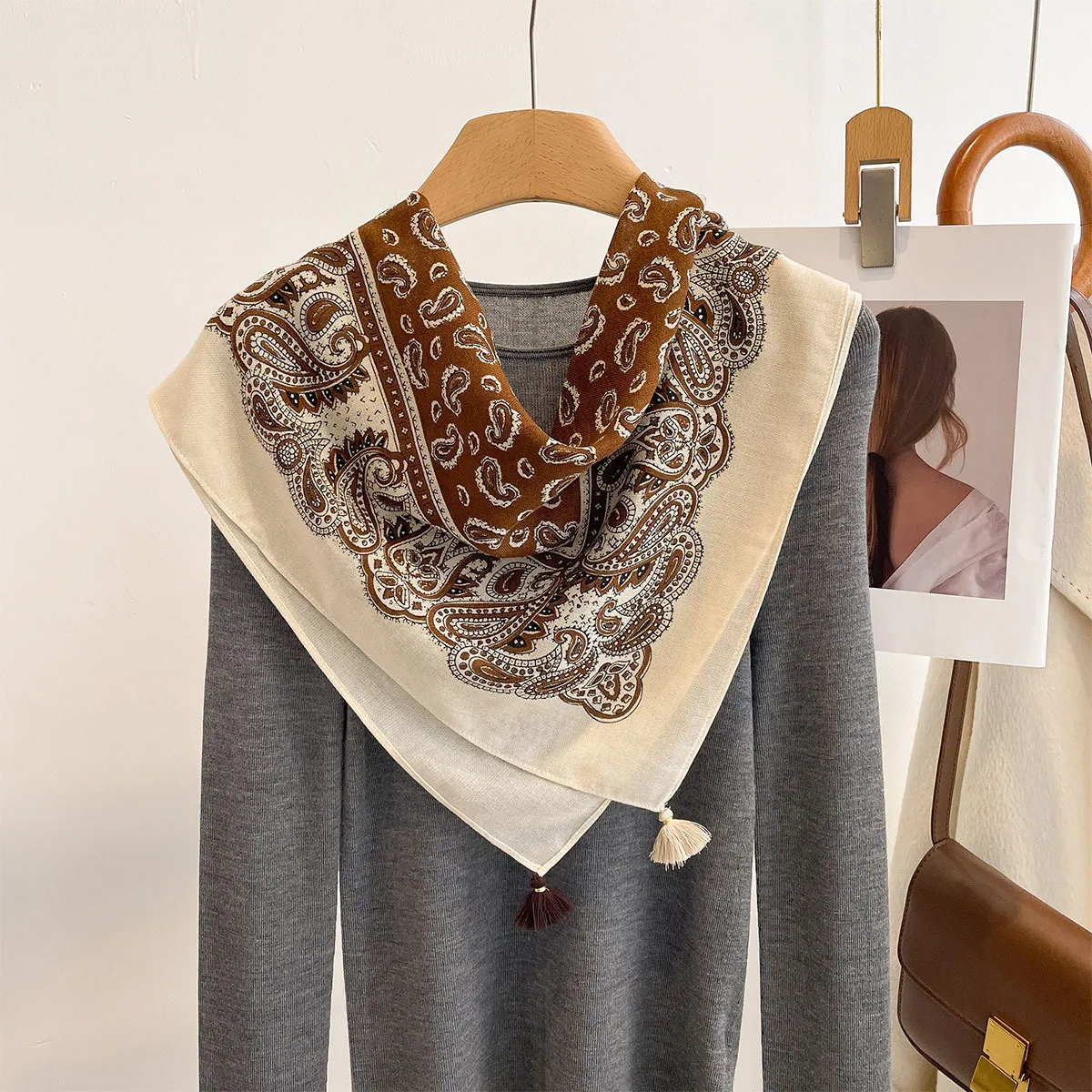 Luxury Designer Silk Scarf Women 60cm Square Paisley Print Neck Scarf Hijab Bandana Foulard Shawl Tassel Pendant Wrap for Lady
Luxury Designer Silk Scarf Women 60cm Square Paisley Print Neck Scarf Hijab Bandana Foulard Shawl Tassel Pendant Wrap for Lady