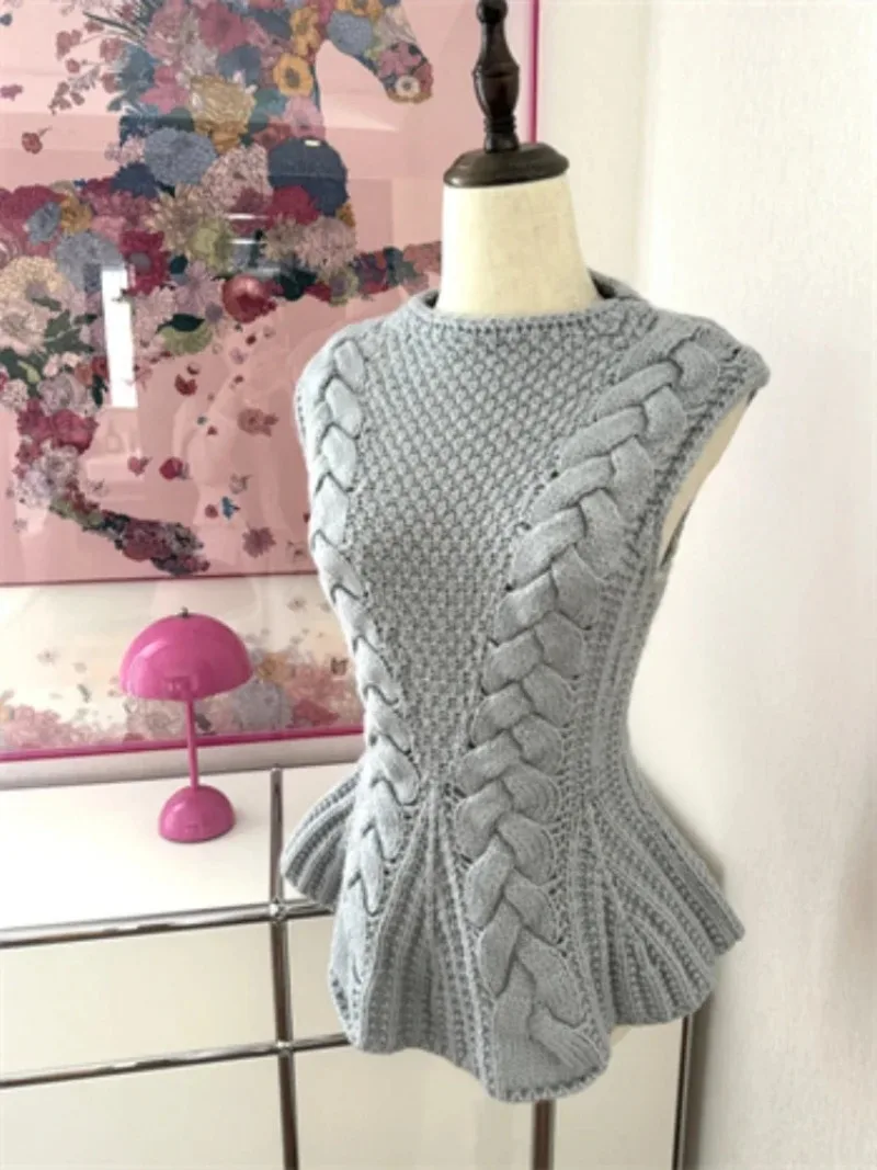 Модный элегантный жилет для женщин Y2k пуловер высокого качества шикарный японский весенний новый вязаный свитер без рукавов женская одежда
Модный элегантный жилет для женщин Y2k пуловер высокого качества шикарный японский весенний новый вязаный свитер без рукавов женская одежда