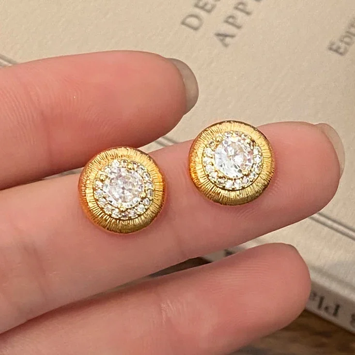 Real 925 Sterling Silver 18K Gold Zircon Round Stud Earrings for Women Geometric Fine Jewelry Minimalist Vintage Accessories
Real 925 Sterling Silver 18K Gold Zircon Round Stud Earrings for Women Geometric Fine Jewelry Minimalist Vintage Accessories