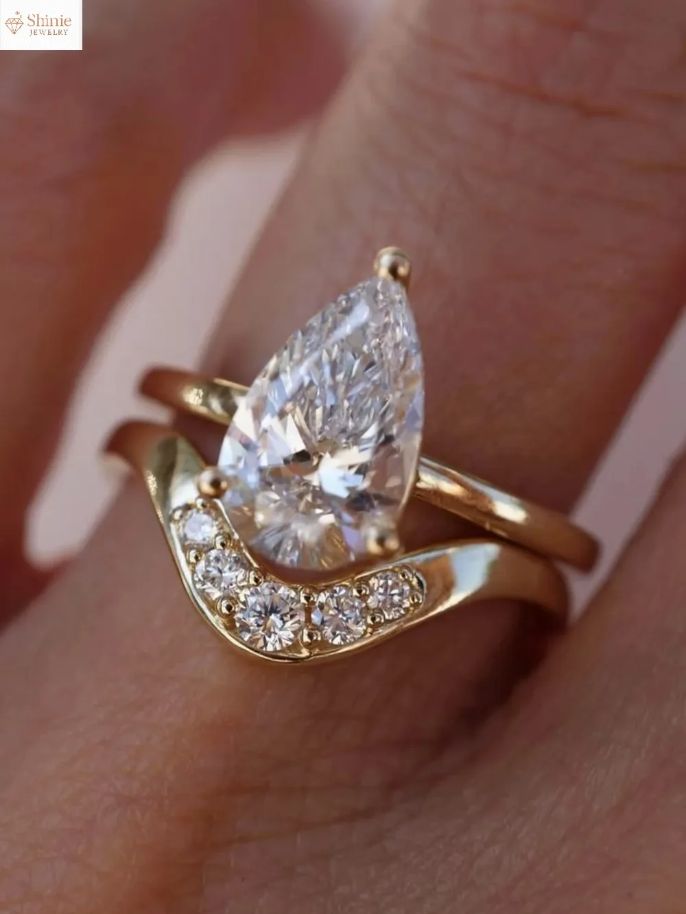 2 шт. S925 стерлингового серебра 4CT капля воды кольцо с муассанитом ювелирные изделия подходят для подарка персонализированный модный подарок на день рождения
2 шт. S925 стерлингового серебра 4CT капля воды кольцо с муассанитом ювелирные изделия подходят для подарка персонализированный модный подарок на день рождения