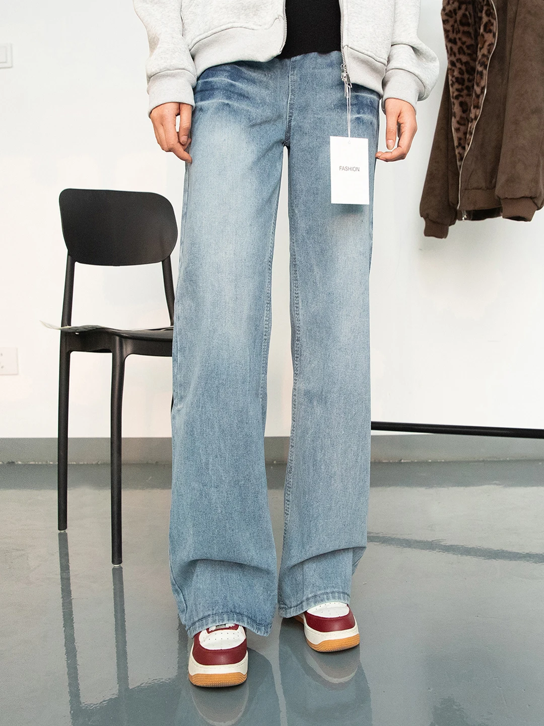 Light Blue Thunder Pattern Straight Leg Fce Lined Men's Jeans Cleanfit Flared Pants mid Waist Zipper Closure Casual Wear
Light Blue Thunder Pattern Straight Leg Fce Lined Men's Jeans Cleanfit Flared Pants mid Waist Zipper Closure Casual Wear