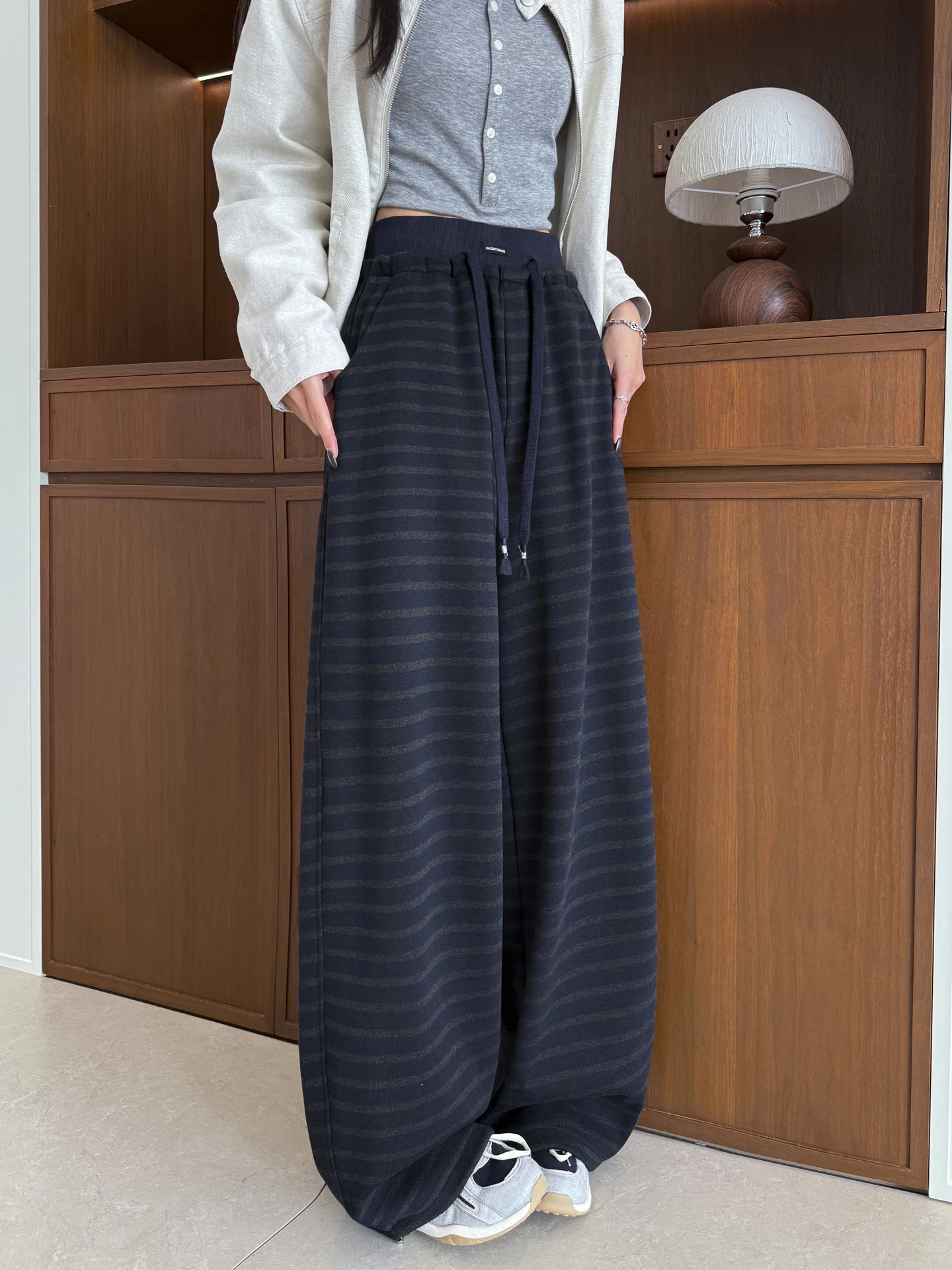 Spor Striped Wide Leg Pants Women's Loose Slimming Cuffed Casual Pants Drapey Knife Long Pants High Waist Korean Sle
Spor Striped Wide Leg Pants Women's Loose Slimming Cuffed Casual Pants Drapey Knife Long Pants High Waist Korean Sle