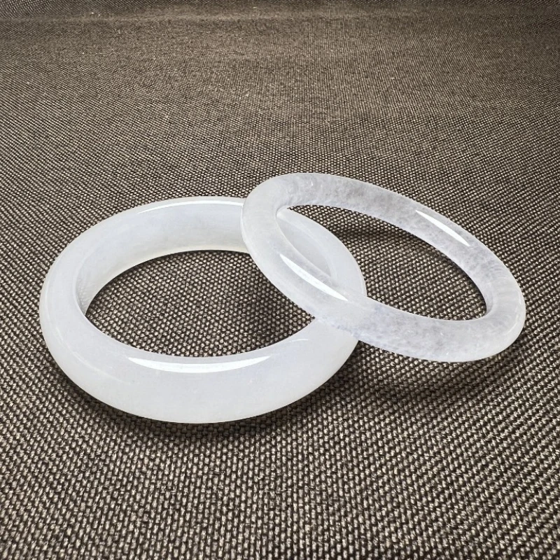 Ice Seed High Translucent White Jade Bracelet Quartzite Jade Bracelet Ice Transparent Jade Bracelet Women's Style
Ice Seed High Translucent White Jade Bracelet Quartzite Jade Bracelet Ice Transparent Jade Bracelet Women's Style