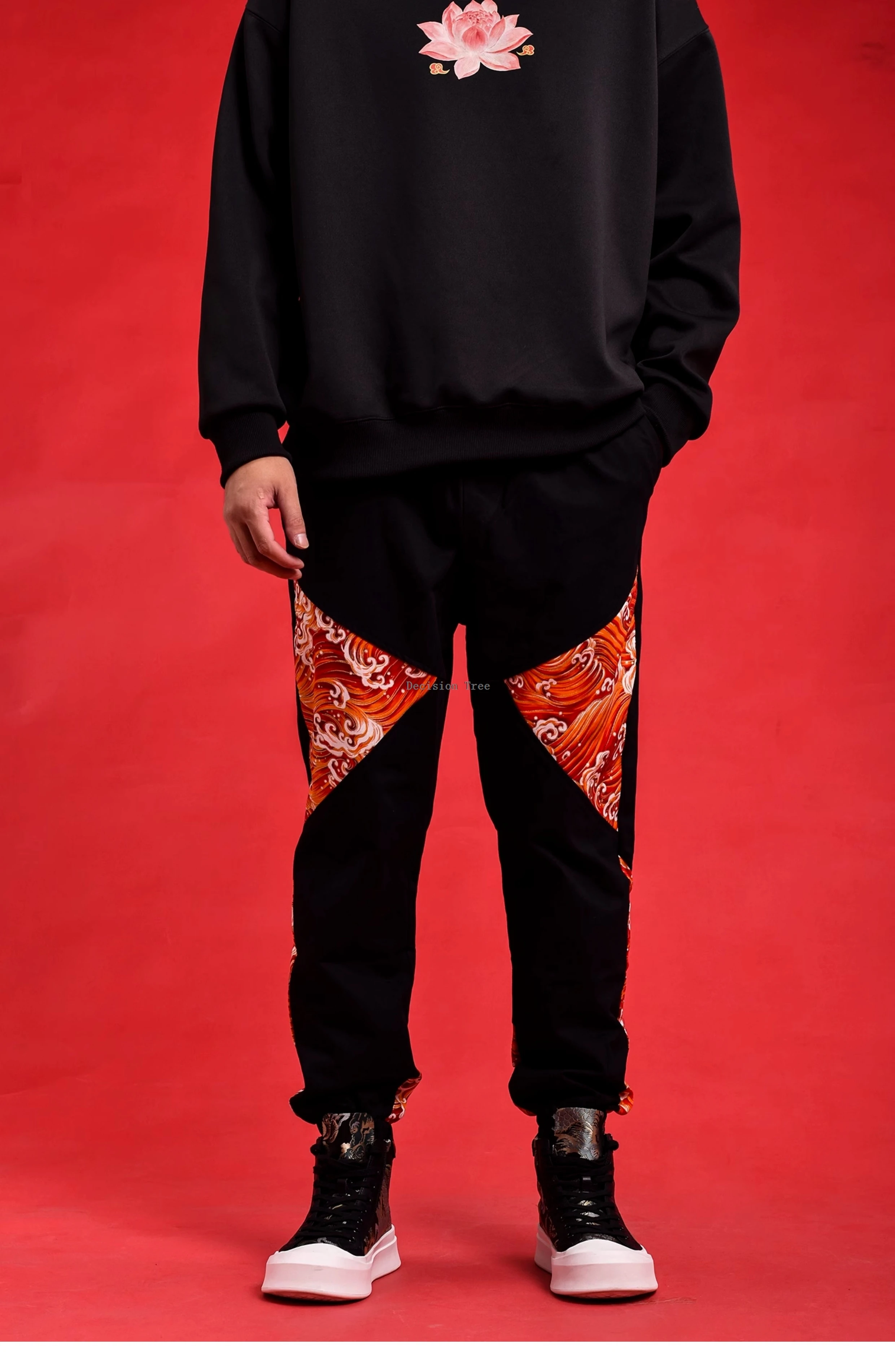 Лето 2025 года, модные китайские брюки с волнистыми элементами, брюки для отдыха с принтом в стиле пэчворк, брюки для пары, китайские кунг-фу, британские брюки
Лето 2025 года, модные китайские брюки с волнистыми элементами, брюки для отдыха с принтом в стиле пэчворк, брюки для пары, китайские кунг-фу, британские брюки