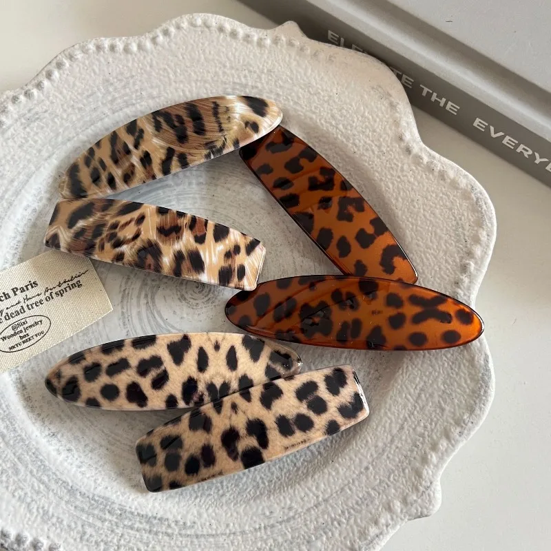 Retro Leopard Print Side Hair Clips Elegant Bangs Broken Hair Barrettes Fashion Spring Clips Daily Stylish Women Hair Accessory
Retro Leopard Print Side Hair Clips Elegant Bangs Broken Hair Barrettes Fashion Spring Clips Daily Stylish Women Hair Accessory