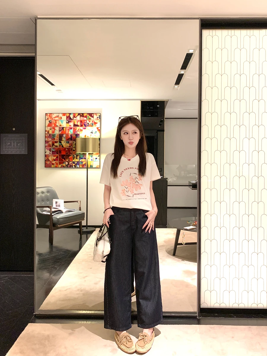 Женские джинсы с высокой талией, свободные, в стиле ретро, с широкими штанинами, повседневные, на молнии, бренд YANUOYU, летняя коллекция
Женские джинсы с высокой талией, свободные, в стиле ретро, с широкими штанинами, повседневные, на молнии, бренд YANUOYU, летняя коллекция