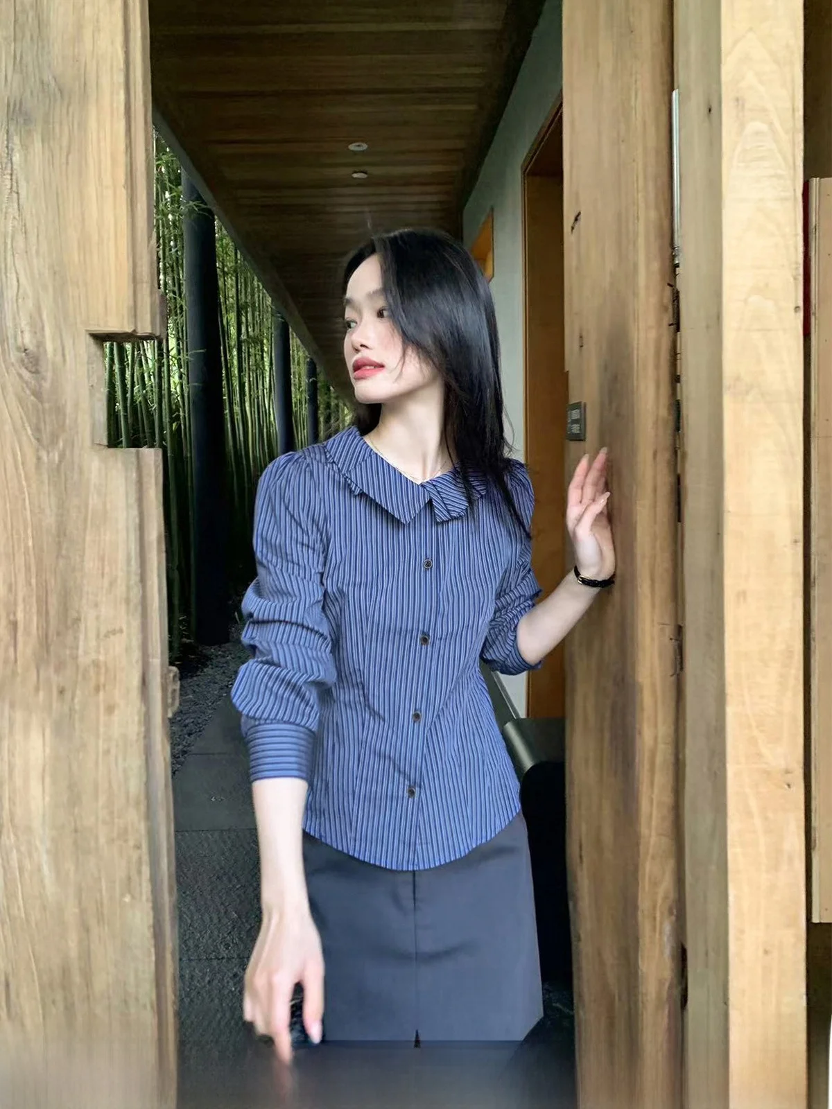 Женский облегающий длинный све irt, весна 2023, новый дизайн, плиссированный воротник на талии, Ele irt, корейский Sle Commute Wind
Женский облегающий длинный све irt, весна 2023, новый дизайн, плиссированный воротник на талии, Ele irt, корейский Sle Commute Wind