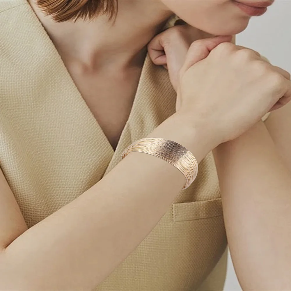 1Pc Trendy European and American Style Unique Cute Iron Cuff Bracelet for Hip-hop Rock Golden Inner Diameter: 2-3/8 inch(6cm)
1Pc Trendy European and American Style Unique Cute Iron Cuff Bracelet for Hip-hop Rock Golden Inner Diameter: 2-3/8 inch(6cm)