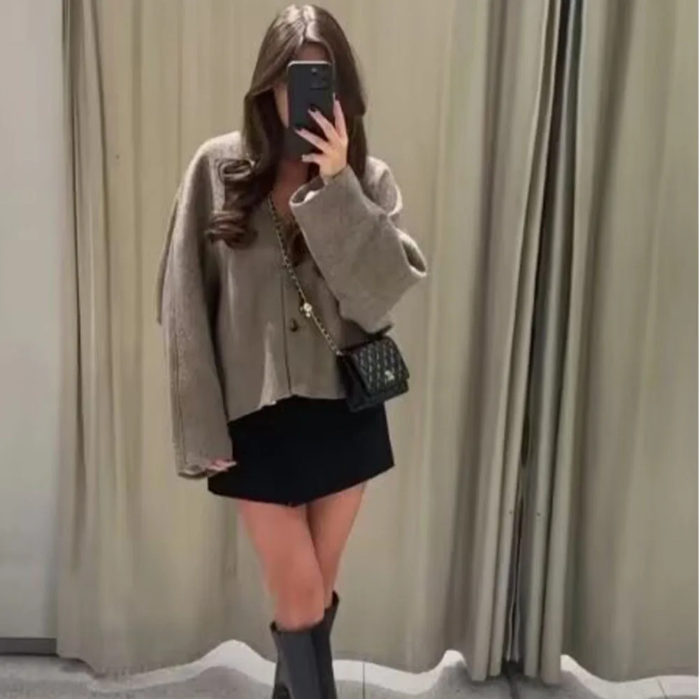 2024 autumn new women's clothing fashion casual slim fit simple versatile temperament woolen coat
2024 autumn new women's clothing fashion casual slim fit simple versatile temperament woolen coat