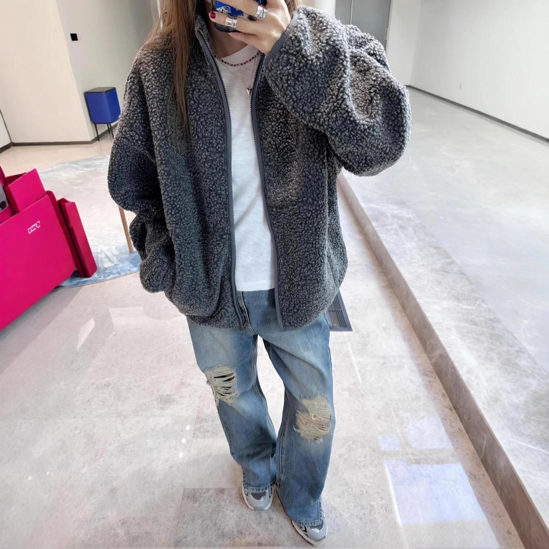 25 Autumn and Winter Three-color American Loose Casual Warm Zipper High Collar Women's Polar Fleece Jacket
25 Autumn and Winter Three-color American Loose Casual Warm Zipper High Collar Women's Polar Fleece Jacket