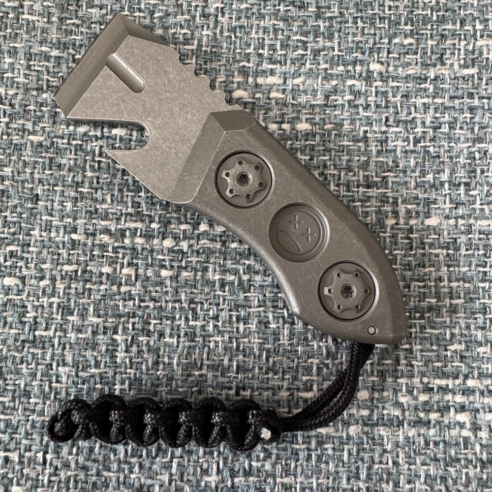 EDC Titanium Alloy DC53 Crowbar tools with Carbon Fiber Sheath Bottle Opener Outdoor Camping Multifunction EDC Tools
EDC Titanium Alloy DC53 Crowbar tools with Carbon Fiber Sheath Bottle Opener Outdoor Camping Multifunction EDC Tools