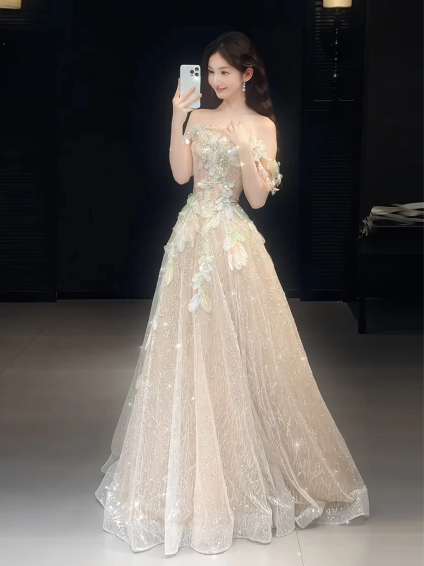 Elegant One-Shoulder Evening Gown Student Day Host Wedding Engagement Party Long Dress Sweet Style Beaded High Waist Skirt
Elegant One-Shoulder Evening Gown Student Day Host Wedding Engagement Party Long Dress Sweet Style Beaded High Waist Skirt