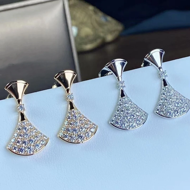Original design: Sparkling fan-shaped earrings with inlaid zircon, fashionable jewelry for women, holiday gift
Original design: Sparkling fan-shaped earrings with inlaid zircon, fashionable jewelry for women, holiday gift