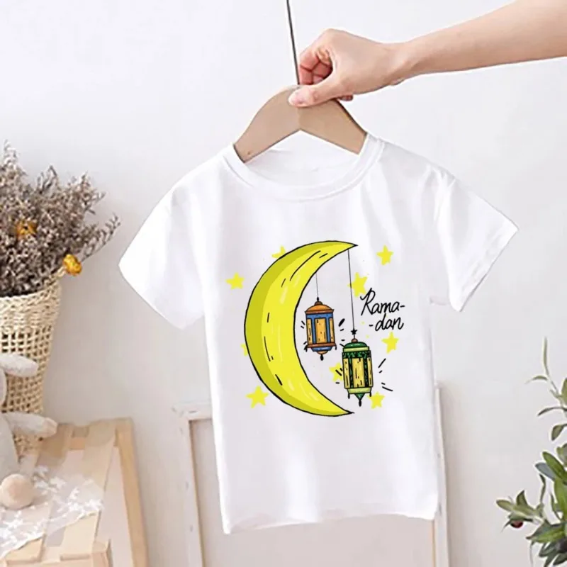 Детская футболка из чистого хлопка, новинка лета 2026, с мультяшным принтом к Ид аль-Фитр, парные комплекты для родителей и детей, мужские и женские модели с коротким рукавом
Детская футболка из чистого хлопка, новинка лета 2026, с мультяшным принтом к Ид аль-Фитр, парные комплекты для родителей и детей, мужские и женские модели с коротким рукавом