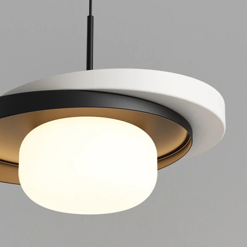 Modern pendant light entrance hall bar counter aisle light Italian designer style simple modern black white iron hanging lamp
Modern pendant light entrance hall bar counter aisle light Italian designer style simple modern black white iron hanging lamp