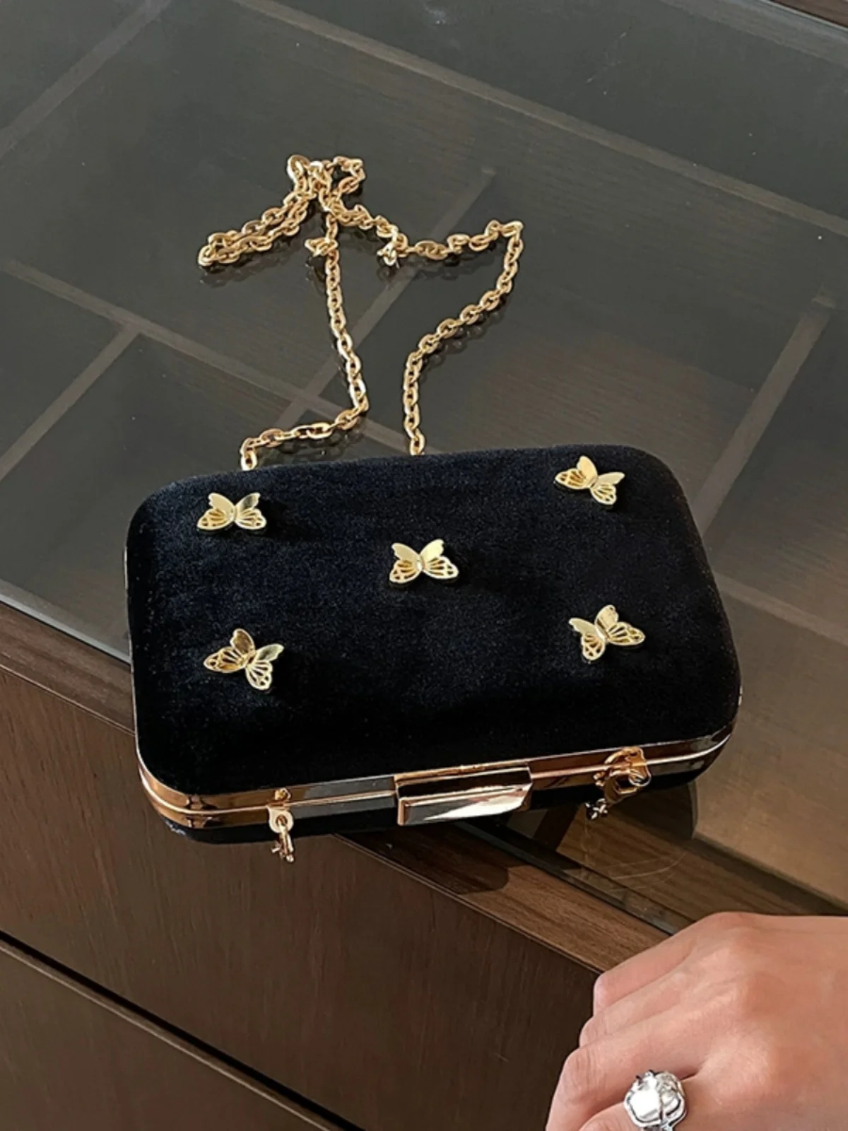Niche Design Bag 2023 New Women's Bag Fashion Chain Crossbody Bag Mini Mouth Gold Bag Frame Bag
Niche Design Bag 2023 New Women's Bag Fashion Chain Crossbody Bag Mini Mouth Gold Bag Frame Bag
