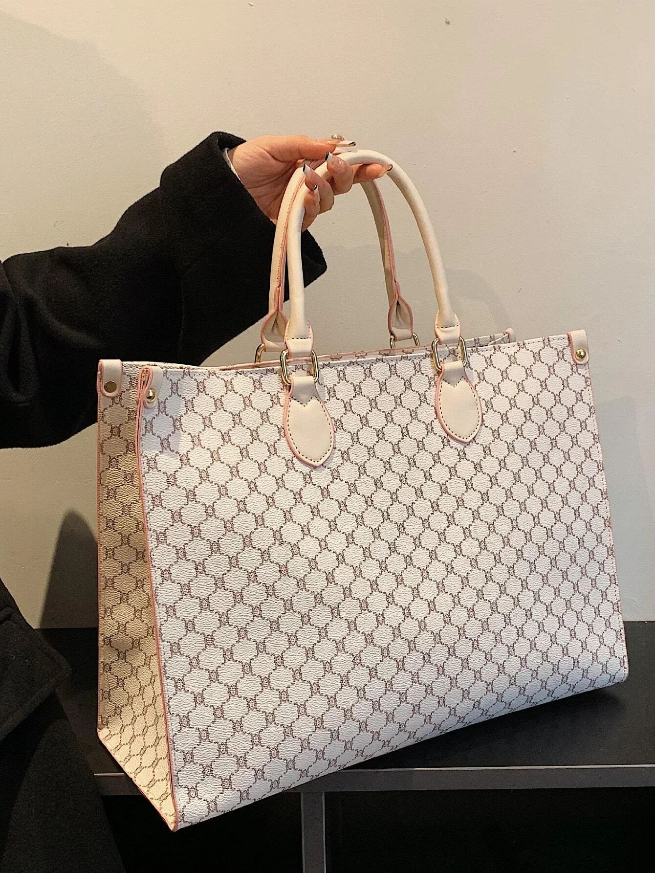 Autumn/Winter Fashion Trend Print,Four Seasons Versatile Travel Shopping Bag, Tote Bag, Old Money Style Trendy Women Bag
Autumn/Winter Fashion Trend Print,Four Seasons Versatile Travel Shopping Bag, Tote Bag, Old Money Style Trendy Women Bag