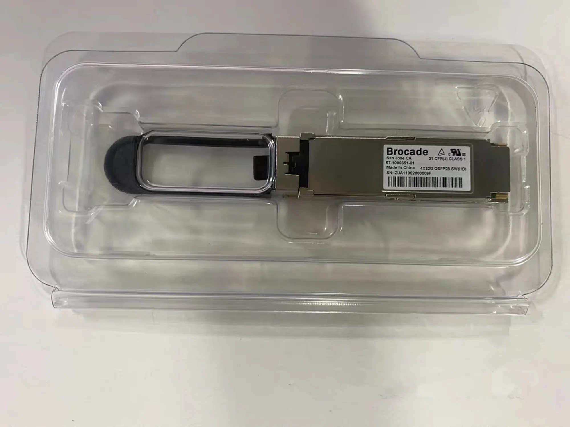 57-1000351-01 Brocade QSFP28 4x32G MPO Interface Fiber Optical transceiver 881754-001 128G QSFP Module
57-1000351-01 Brocade QSFP28 4x32G MPO Interface Fiber Optical transceiver 881754-001 128G QSFP Module