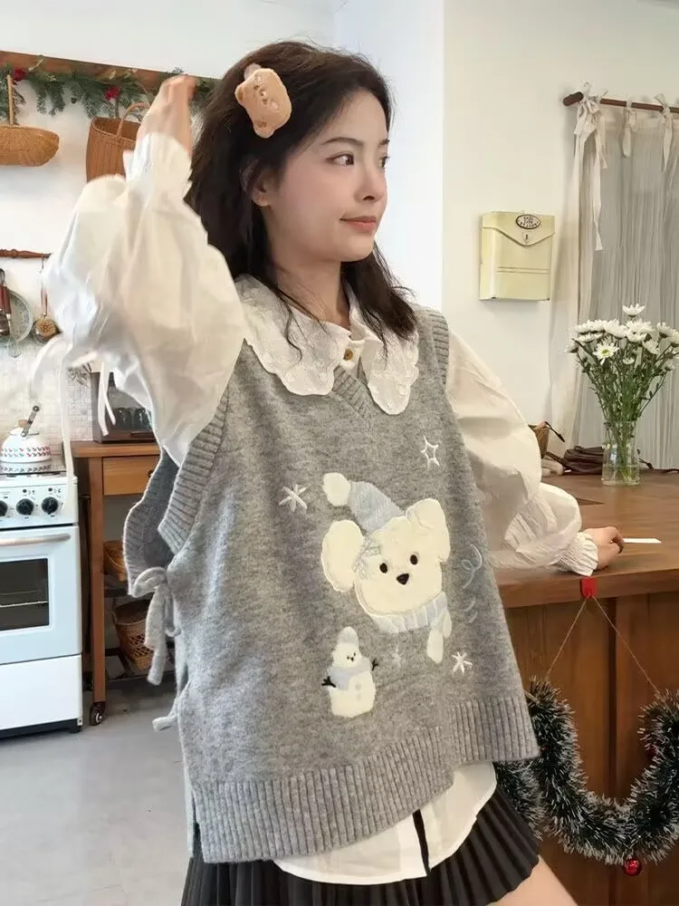 Sweet Lolita Style Knitted Sweater Vest Spring Autumn Women Cartoon Bear Embroidery Sleeveless Y2k Sweater Kawaii Waistcoat
Sweet Lolita Style Knitted Sweater Vest Spring Autumn Women Cartoon Bear Embroidery Sleeveless Y2k Sweater Kawaii Waistcoat