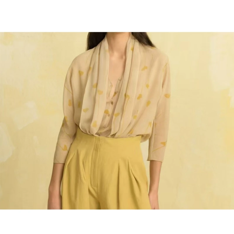 25 year new Spanish niche ginkgo leaf printed fake two-piece scarf collar silk top
25 year new Spanish niche ginkgo leaf printed fake two-piece scarf collar silk top