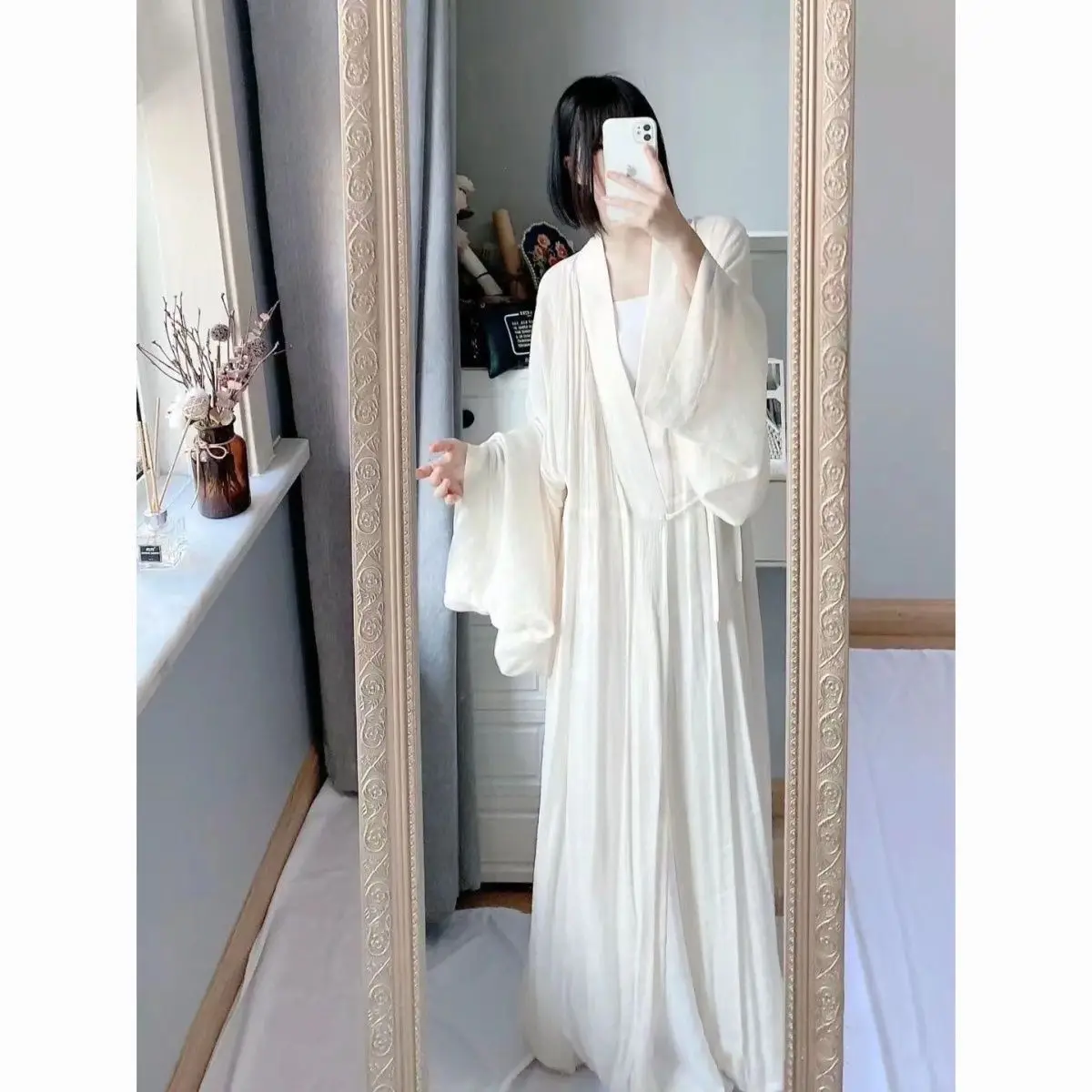 Костюм Ханьфу «Лунный Каскад» - Модифицированное платье в стиле Вэй-Цзинь, белое струящееся платье с широкими рукавами для женщин 2026
Костюм Ханьфу «Лунный Каскад» - Модифицированное платье в стиле Вэй-Цзинь, белое струящееся платье с широкими рукавами для женщин 2026