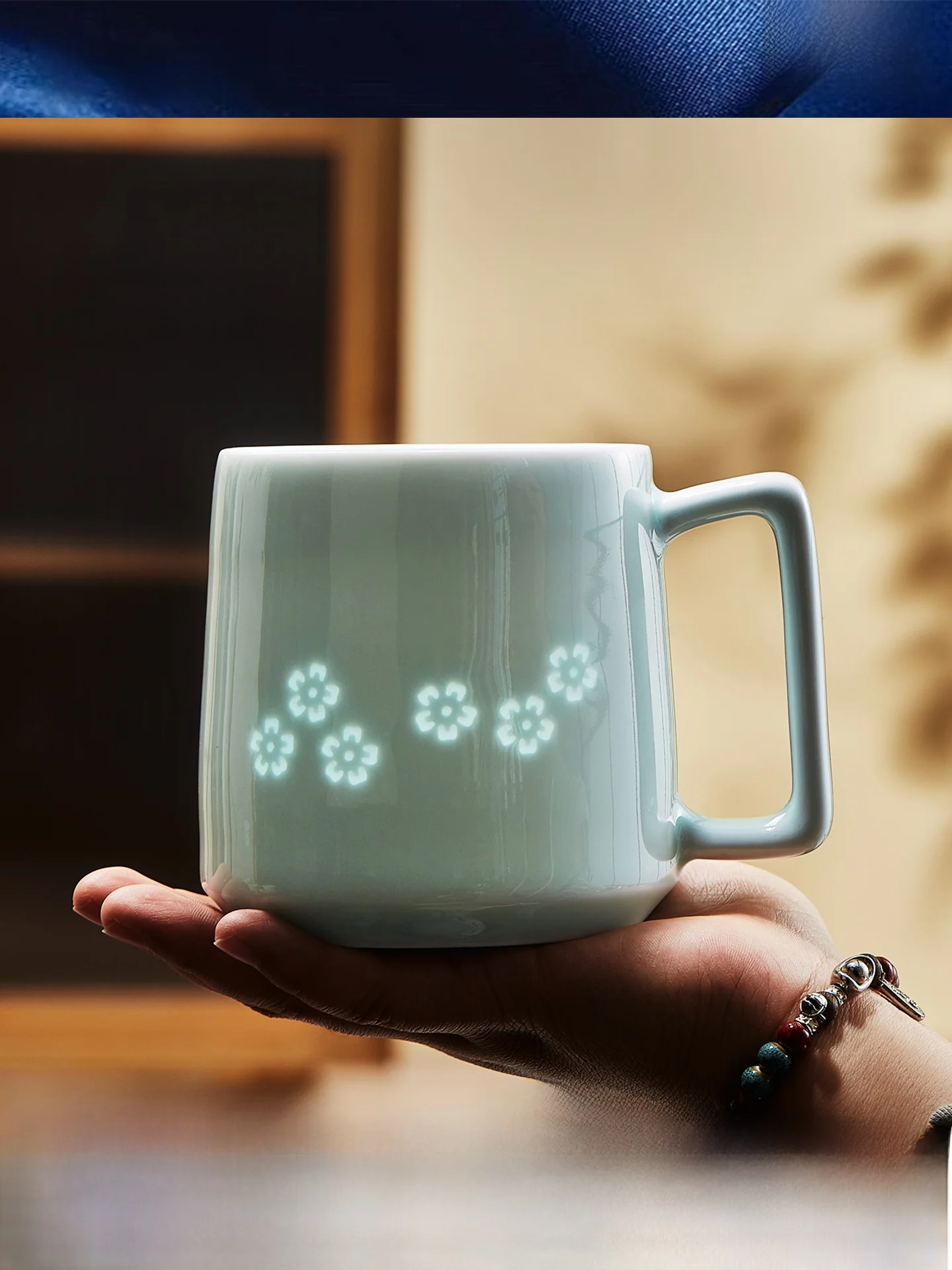 Jingdezhen Ceramic Cup Luxury Aesthetic Linglong Porcelain Jade Cup Home Birthday Souvenir Gift Single Ear Handle Cup
Jingdezhen Ceramic Cup Luxury Aesthetic Linglong Porcelain Jade Cup Home Birthday Souvenir Gift Single Ear Handle Cup
