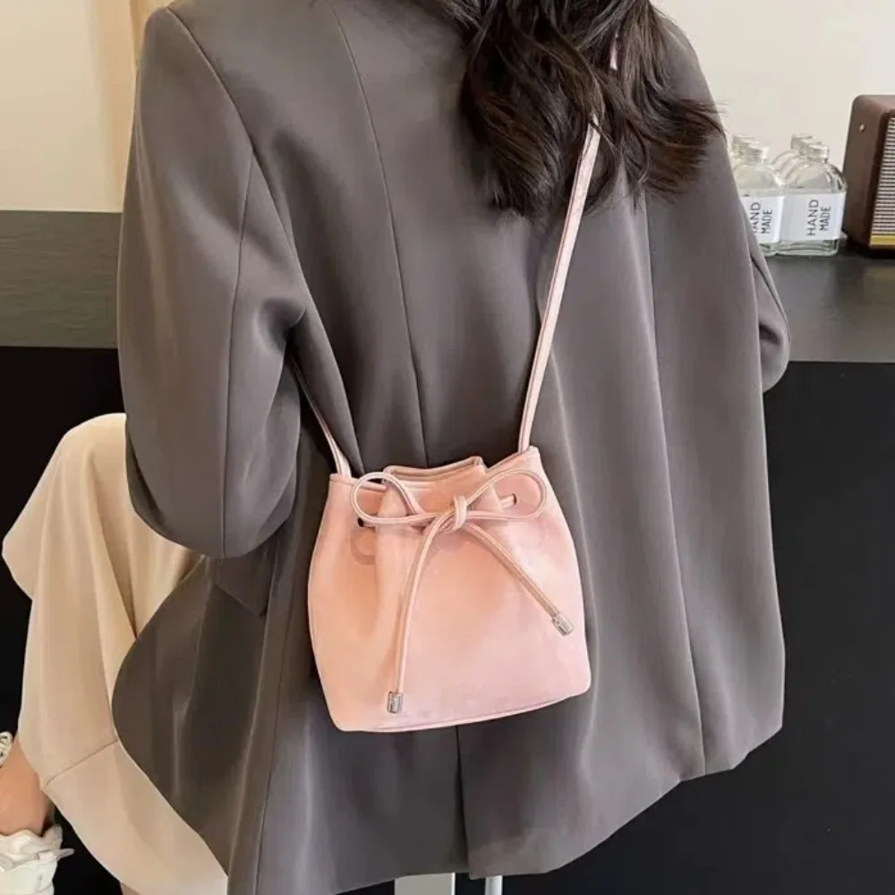 Suede Surface PU Bow Crossbody Bag Solid Color Underarm Bag Drawstring Shoulder Bag Korean Style Mini Fashion Bucket Bag Work
Suede Surface PU Bow Crossbody Bag Solid Color Underarm Bag Drawstring Shoulder Bag Korean Style Mini Fashion Bucket Bag Work