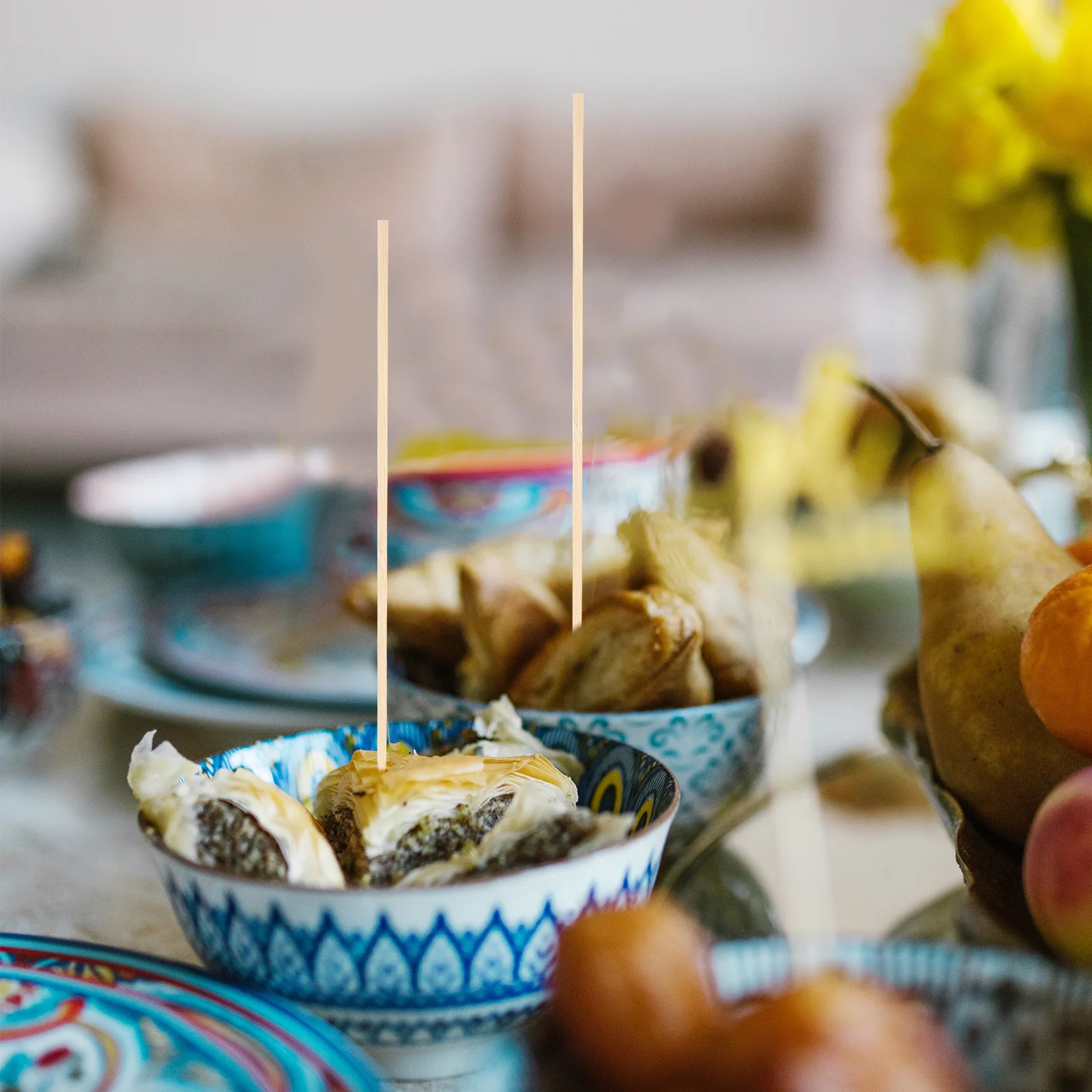 200Pcs Durable Bamboo Skewers Easy Insertion Bbq Sticks for Fondue Grilling Kabob Multi Function Skewers Sticks
200Pcs Durable Bamboo Skewers Easy Insertion Bbq Sticks for Fondue Grilling Kabob Multi Function Skewers Sticks