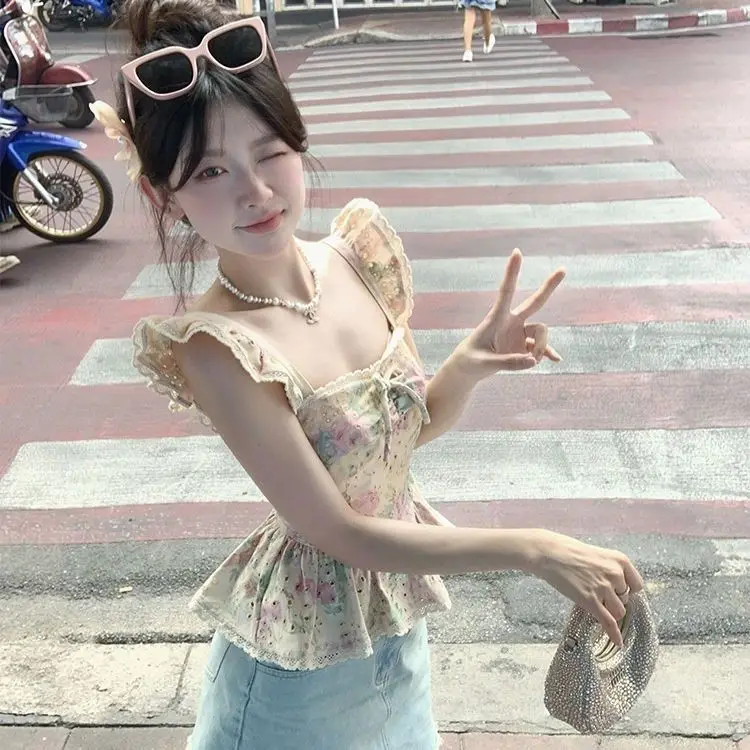Korejpaa Ruffled Flying Sleeve Blouses Women Tops 2025 Summer Square Collar Slimming Short Shirt Gentle Floral Slimming Top
Korejpaa Ruffled Flying Sleeve Blouses Women Tops 2025 Summer Square Collar Slimming Short Shirt Gentle Floral Slimming Top