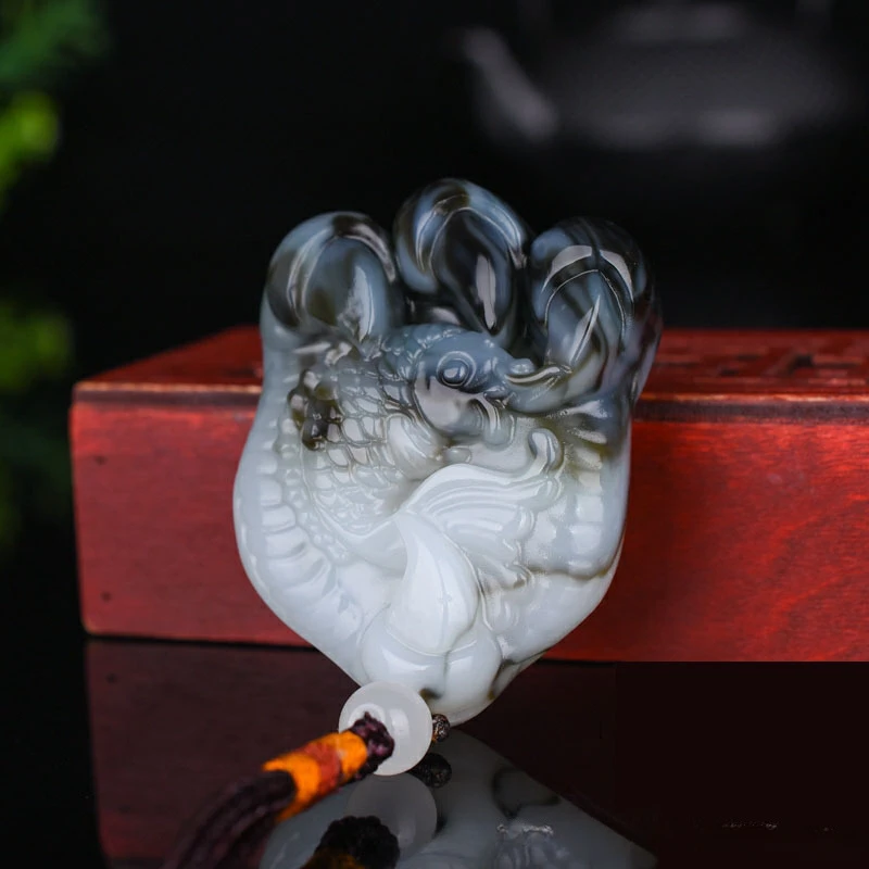 Blue and White Jade Eagle Claw Carp Pendant White and Black Boy Seizes The Opportunity Jade Pendant
Blue and White Jade Eagle Claw Carp Pendant White and Black Boy Seizes The Opportunity Jade Pendant
