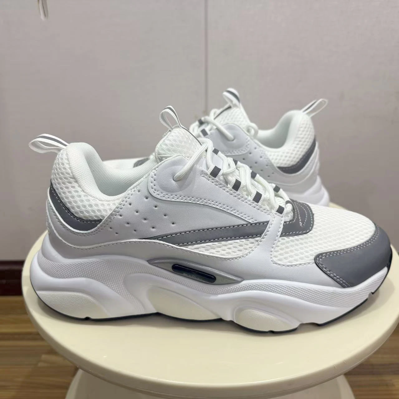 New Casual Men's B22 Women's Shoes Breathable Sports Running Shoes Walking Shoes for Men Sneakers Women Summer Lightweight
New Casual Men's B22 Women's Shoes Breathable Sports Running Shoes Walking Shoes for Men Sneakers Women Summer Lightweight
