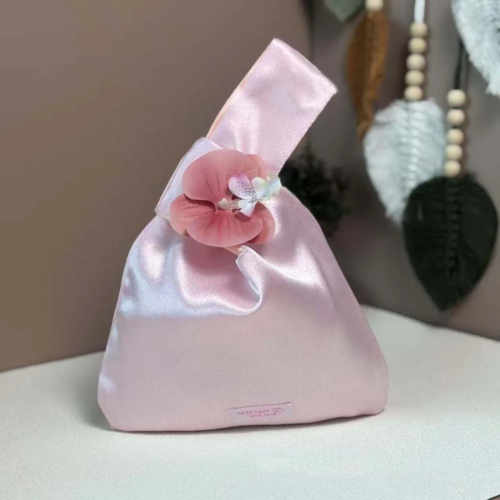 Flower Pendant Tassel Knot Wrist Bag Paper-cutting Storage Purse New Chinese Style Handbag Hanfu Accessories Elegant
Flower Pendant Tassel Knot Wrist Bag Paper-cutting Storage Purse New Chinese Style Handbag Hanfu Accessories Elegant