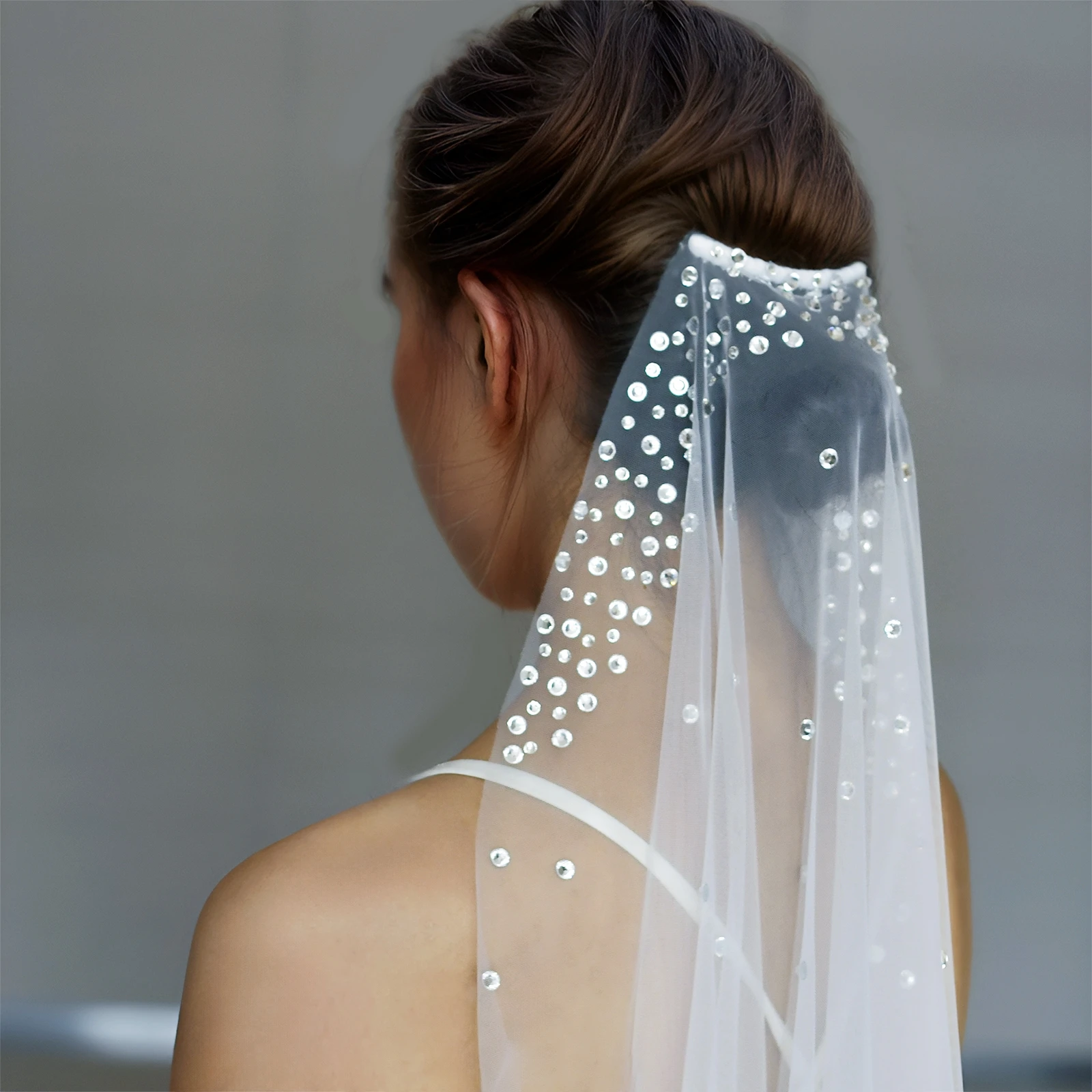 Свадебная фата TOPQUEEN, однослойная, длиной до пола, с роскошными бусинами и декоративными элементами, модель M16
Свадебная фата TOPQUEEN, однослойная, длиной до пола, с роскошными бусинами и декоративными элементами, модель M16