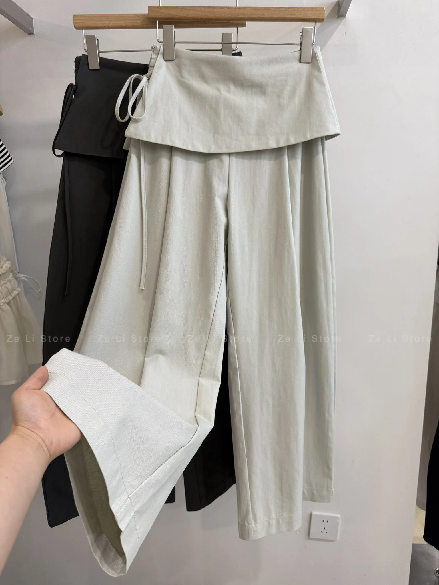 Korean Style Faux Two-piece Drawstring Wide-leg Pants for Women, New Summer 2026 Collection, Minimalist Solid Color
Korean Style Faux Two-piece Drawstring Wide-leg Pants for Women, New Summer 2026 Collection, Minimalist Solid Color