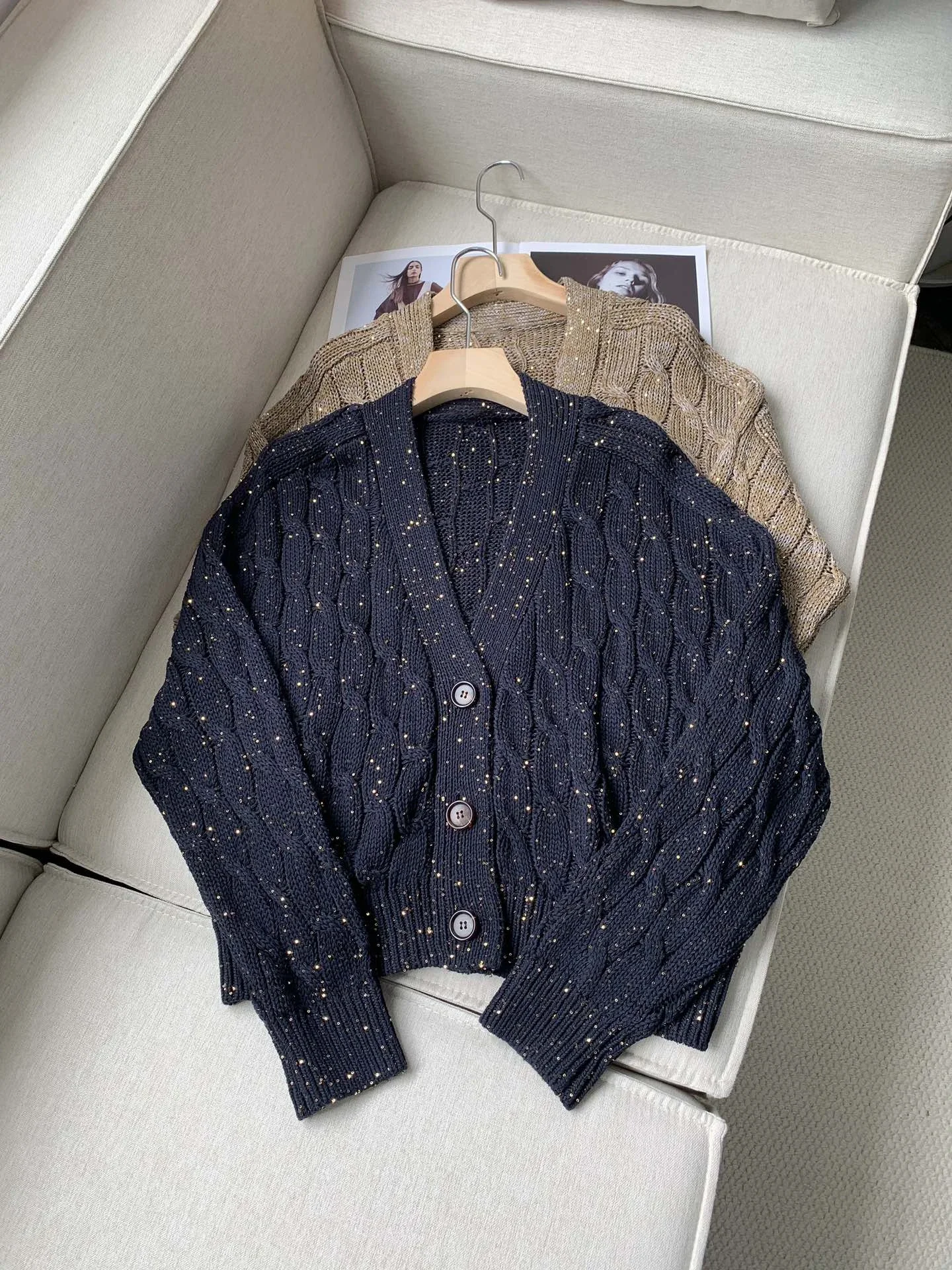 Sequin Women's Knitted Cardigan Hollow Out Single Breasted V-Neck Long Sleeve Vintage Female Sweater
Sequin Women's Knitted Cardigan Hollow Out Single Breasted V-Neck Long Sleeve Vintage Female Sweater